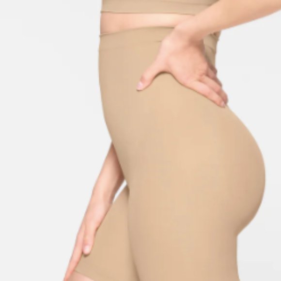 SKIMS Other - (2277/2442/43) NWOT SKIMS SEAMLESS SCULPT MID THIGH in S/M/L/XL